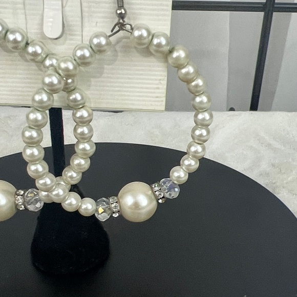 VINTAGE PIERCED DROP EARRINGS WITH PEARLS AND RHINESTONES - Picture 5 of 6